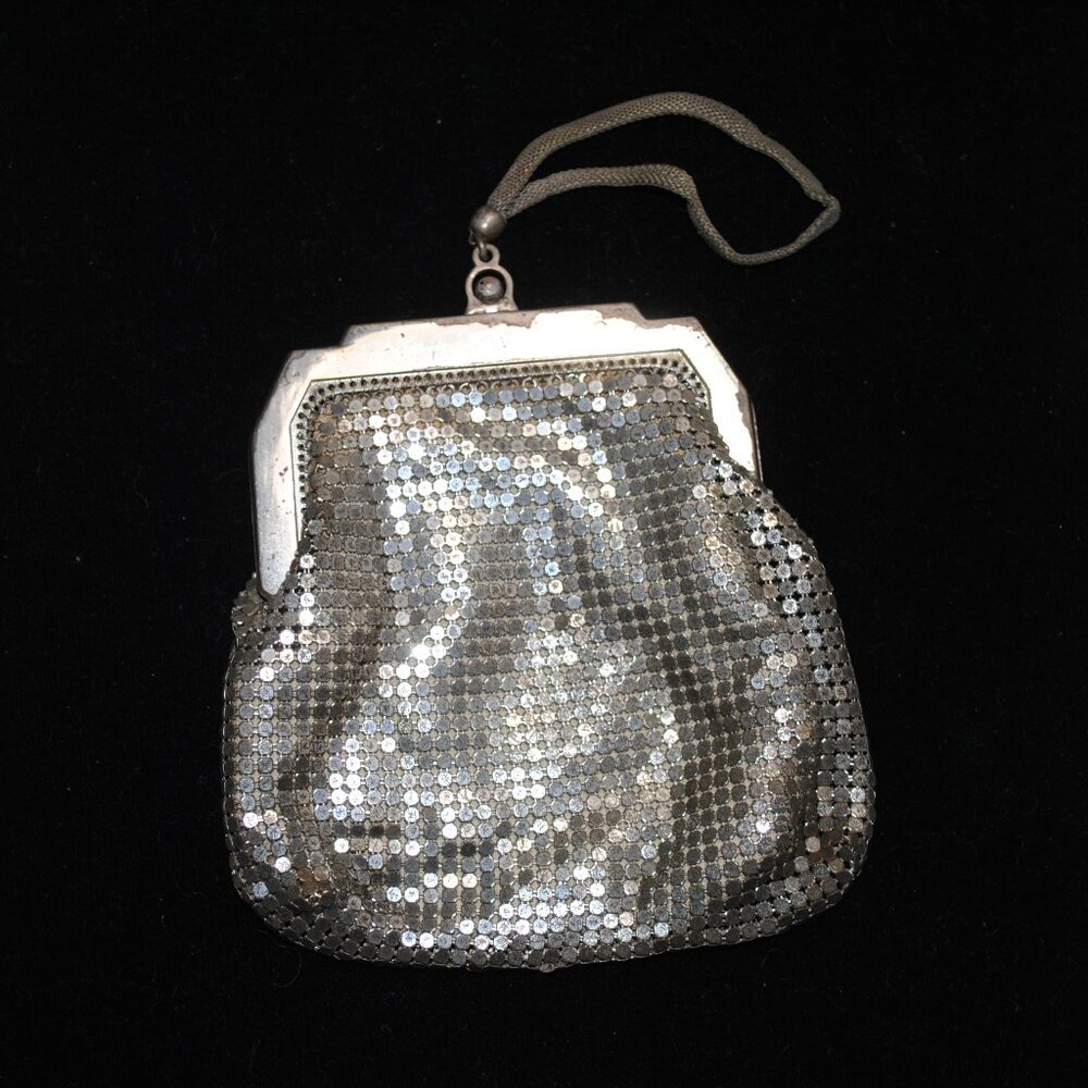 Collectible Vintage Whiting & Davis Silver-tone Mesh Wristlet Purse Art Deco 60s